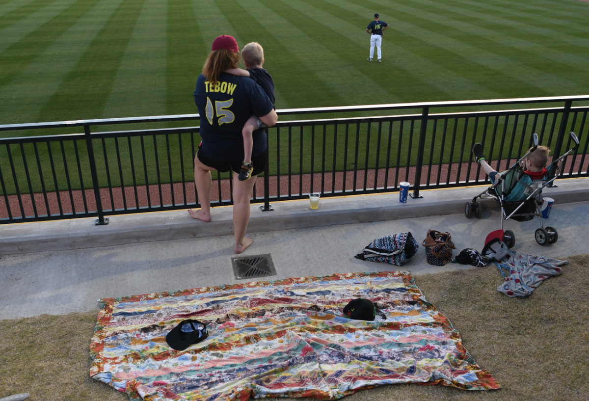 tim-tebow-fan-in-outfield_1.jpg